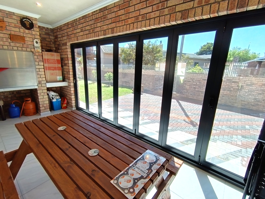 3 Bedroom Property for Sale in Wavecrest Eastern Cape
